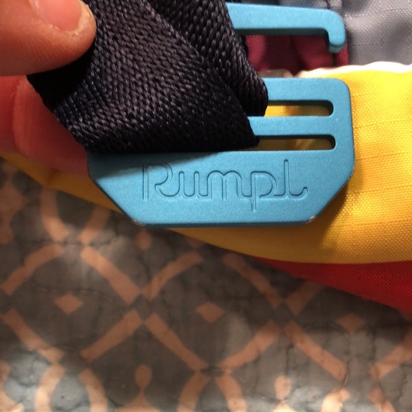 LeSportsac Retired Rainbow Lightweight Nylon Messenger Bag w Upgraded Closure - Picture 5 of 12